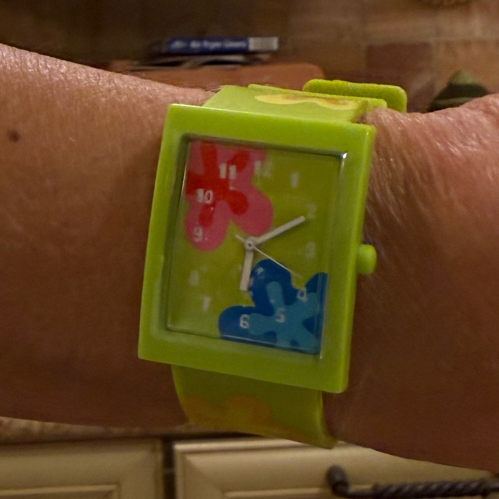 Vibrant Green Floral Women's Watch - Picture 3 of 6